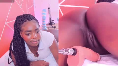 Snapshot of zoeethompson_cm chatting on 03.10.25 online show from 03.10.25