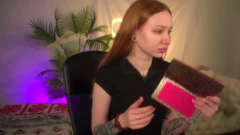 Snapshot of zoeford_ chatting on 04.28.26 ZOE online show from 04.28.26