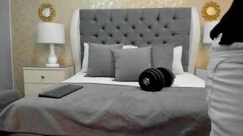 Zoe Krug online show from 10.01.25