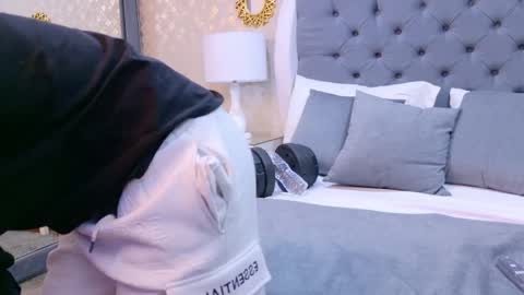 Zoe Krug online show from 10.07.25