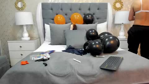 Zoe Krug online show from 10.14.25