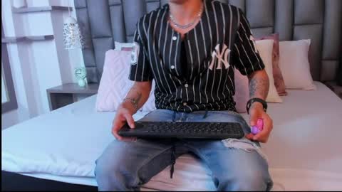 Zoe Krug online show from 03.30.26