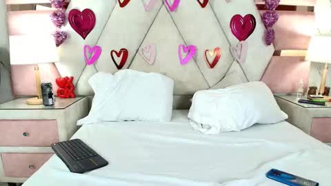 Snapshot of zoelucas chatting on 09.24.25 zoelucas online show from 09.24.25