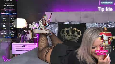 Snapshot of zoemesmerizee chatting on 02.11.25 ZoeMesmerize online show from 02.11.25