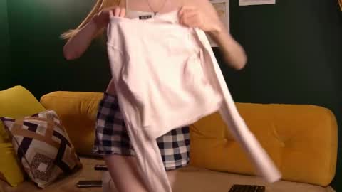 zoenymph online show from 05.15.26