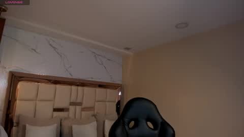 Snapshot of zoes_mile chatting on 05.06.26 Zoes online show from 05.06.26