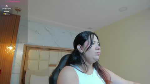 Snapshot of zoes_mile chatting on 06.01.26 Zoes online show from 06.01.26