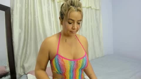 Snapshot of zoesamara chatting on 12.19.25 Isabella online show from 12.19.25