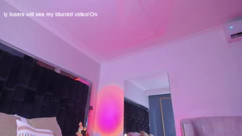 zoevidal_ online show from 02.12.25