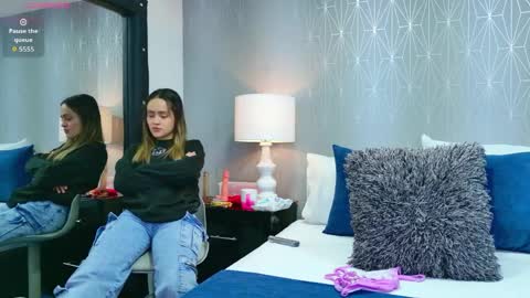 ZoeWilliis online show from 04.01.26