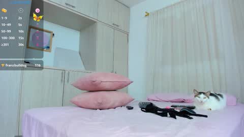 zoey  Independent model online show from 10.17.25