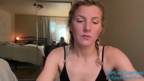 Zoeydanner online show from 02.03.25