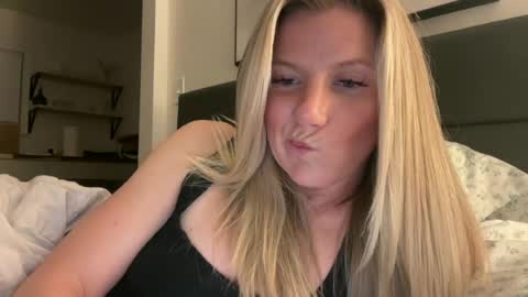 Zoeydanner online show from 07.09.26
