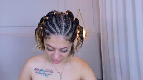 Snapshot of zoeypetit chatting on 07.22.26 Zoey online show from 07.22.26