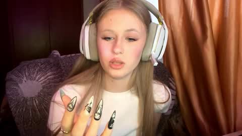 Snapshot of zofiahoetger chatting on 02.21.26 Lisa online show from 02.21.26