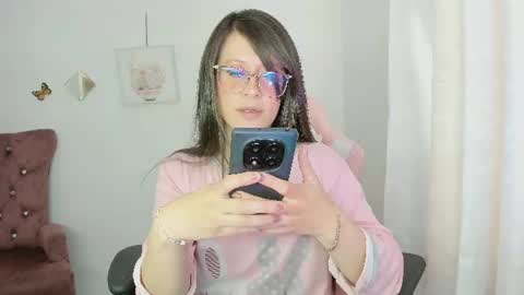 Snapshot of zooeybelair chatting on 06.15.26 Alicie online show from 06.15.26