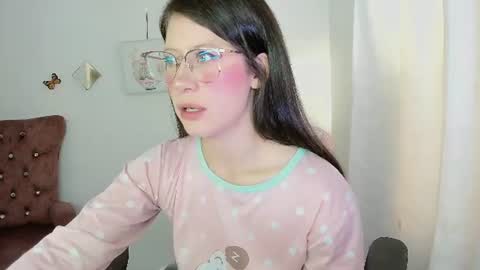 Snapshot of zooeybelair chatting on 06.24.26 Alicie online show from 06.24.26