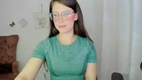 Snapshot of zooeybelair chatting on 07.09.26 Alicie online show from 07.09.26