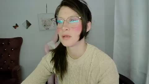 Snapshot of zooeybelair chatting on 07.12.26 Alicie online show from 07.12.26