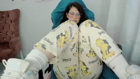Snapshot of zooeybelair chatting on 07.18.26 Alicie online show from 07.18.26