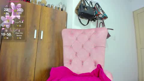 Snapshot of zule__williams chatting on 01.18.25 zule online show from 01.18.25