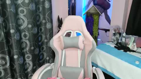 Snapshot of zulemapiel chatting on 04.01.26 zulemapiel online show from 04.01.26