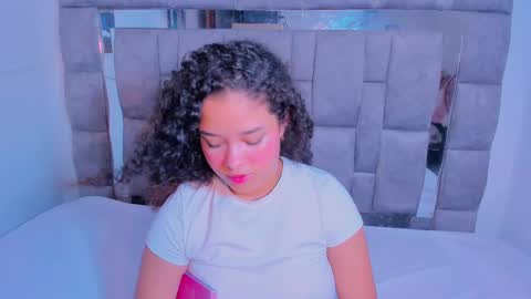 Snapshot of zulyjones chatting on 03.11.25 Zuly online show from 03.11.25