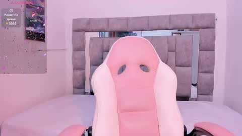 Snapshot of zulyjones chatting on 09.25.25 Zuly online show from 09.25.25