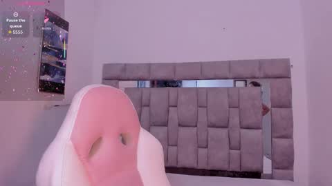 Snapshot of zulyjones chatting on 09.29.25 Zuly online show from 09.29.25