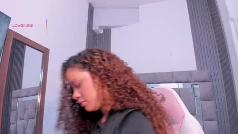 Snapshot of zulyjones chatting on 10.24.25 Zuly online show from 10.24.25