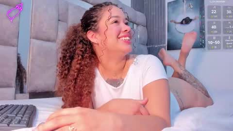 Snapshot of zulyjones chatting on 10.27.25 Zuly online show from 10.27.25