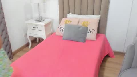 Im Zusan My schedule is from 1030pm to 430 am colombian time online show from 02.03.26