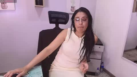 Snapshot of zuzana21 chatting on 04.21.26 Zuzana21 online show from 04.21.26