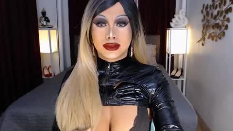 Snapshot of zyradom chatting on 01.14.25 zyradom online show from 01.14.25