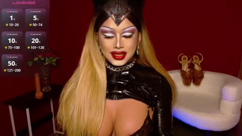 Snapshot of zyradom chatting on 12.15.25 zyradom online show from 12.15.25