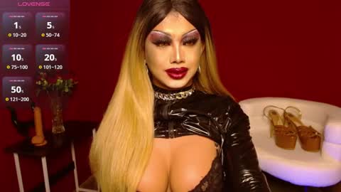 Snapshot of zyradom chatting on 12.22.25 zyradom online show from 12.22.25