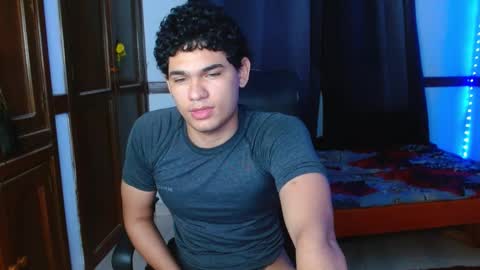 Snapshot of zyrosxk chatting on 11.30.25 antonio felipe online show from 11.30.25