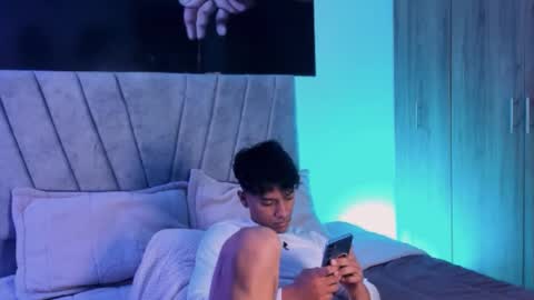 Snapshot of zyzz_1812 chatting on 10.17.25 zyzz_1812 online show from 10.17.25