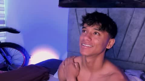 Snapshot of zyzz_1812 chatting on 10.22.25 zyzz_1812 online show from 10.22.25