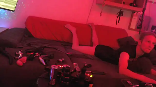 Snapshot of davidgntxxxxx chatting on 10.31.25 davidgntxxxxx online show from 10.31.25