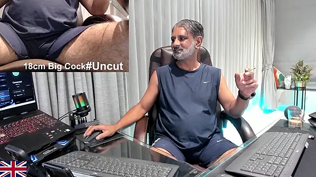 Snapshot of OnlineBossUK chatting on 02.01.26 OnlineBossUK online show from 02.01.26