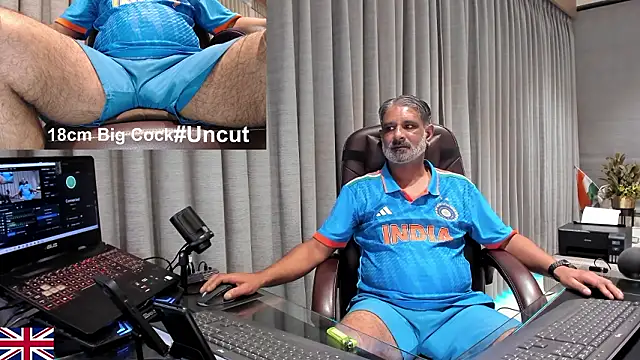 Snapshot of OnlineBossUK chatting on 03.16.26 OnlineBossUK online show from 03.16.26