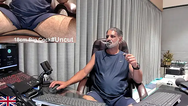 Snapshot of OnlineBossUK chatting on 03.26.26 OnlineBossUK online show from 03.26.26