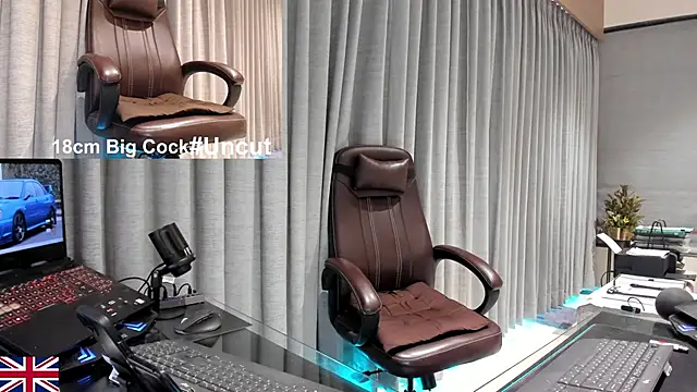 Snapshot of OnlineBossUK chatting on 03.28.26 OnlineBossUK online show from 03.28.26