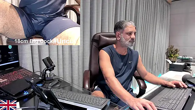 Snapshot of OnlineBossUK chatting on 03.31.26 OnlineBossUK online show from 03.31.26