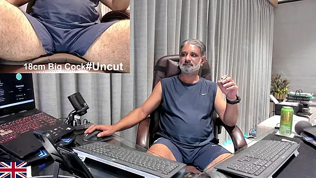 Snapshot of OnlineBossUK chatting on 04.02.26 OnlineBossUK online show from 04.02.26