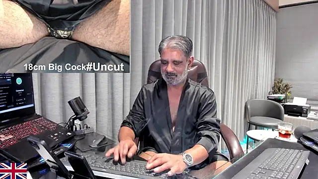 Snapshot of OnlineBossUK chatting on 04.04.26 OnlineBossUK online show from 04.04.26