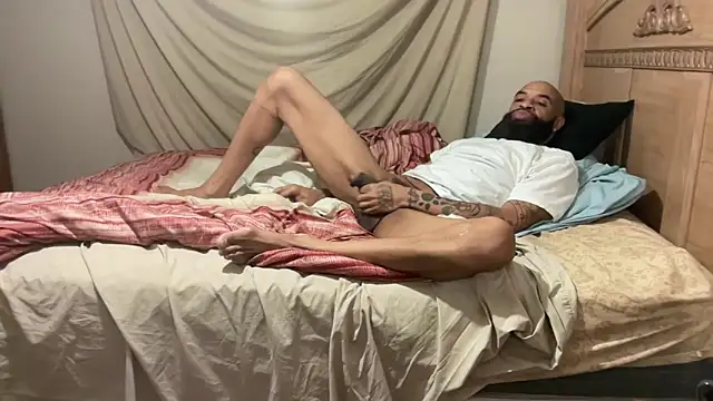 Snapshot of ANAKONDA_KIING chatting on 12.20.25 ANAKONDA KIING online show from 12.20.25