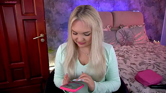 Snapshot of MissyMartinez chatting on 04.28.26 MissyMartinez online show from 04.28.26