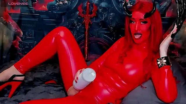 Snapshot of EvaDominatrix chatting on 10.12.25 EvaDominatrix online show from 10.12.25